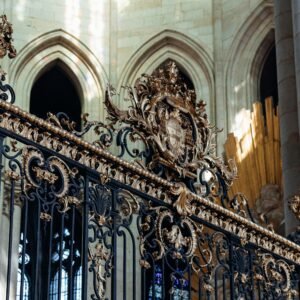 Reja decorativa de hierro y bronce