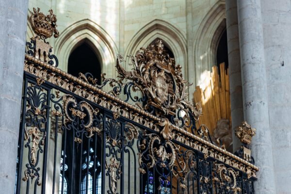 Reja decorativa de hierro y bronce